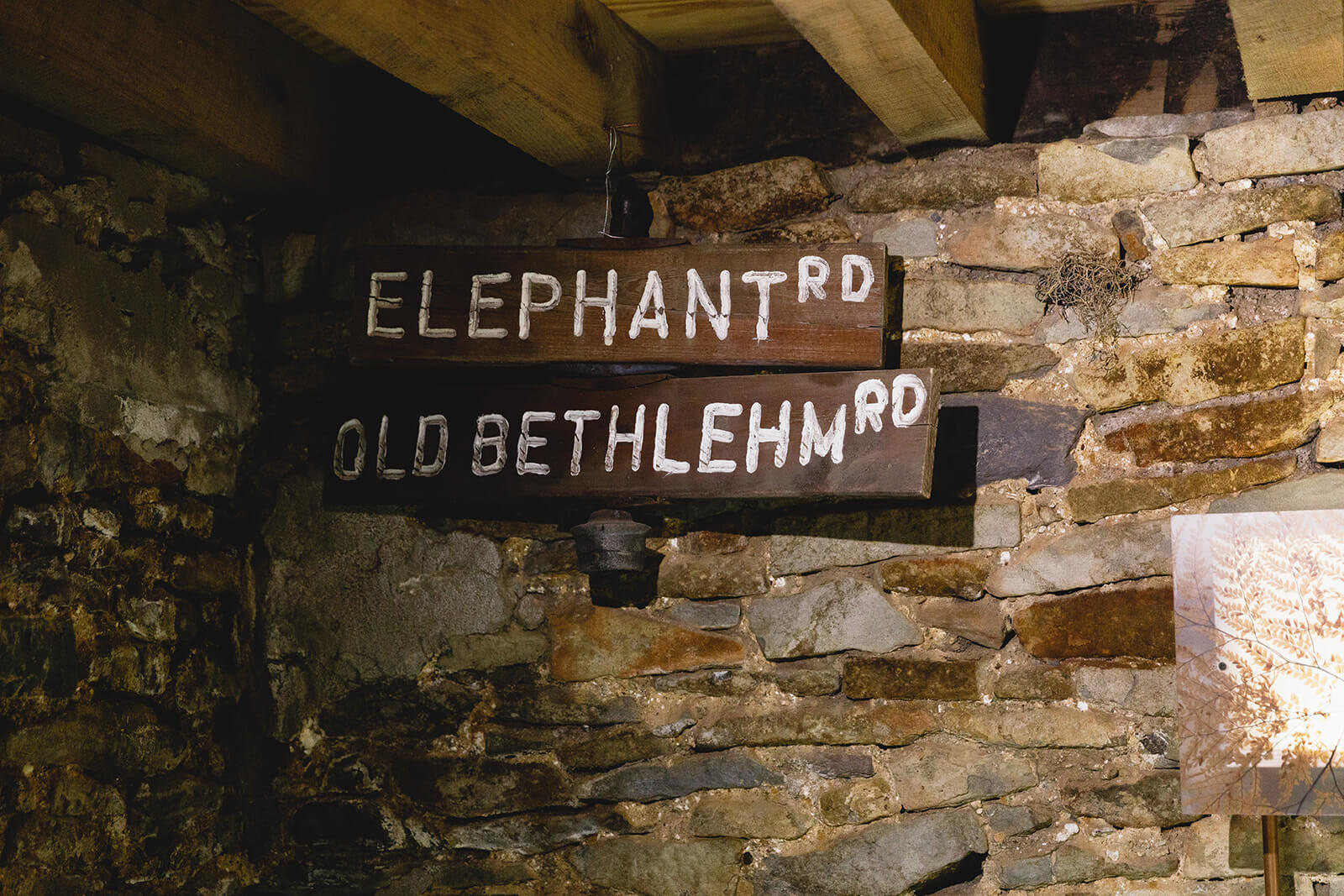 A sign that says elephant p and old bethlehem.