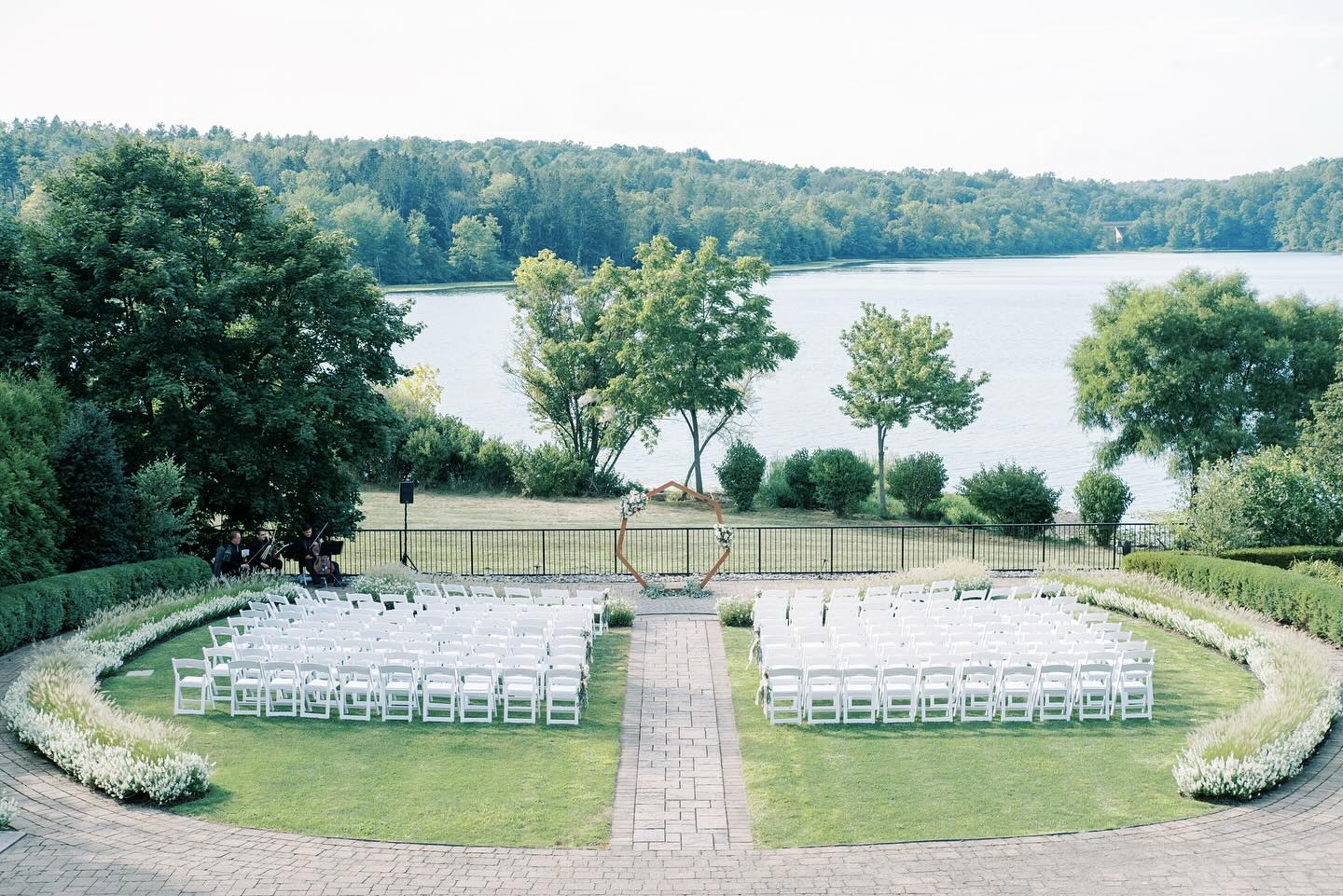 A waterfront ceremony location in Bucks County PA