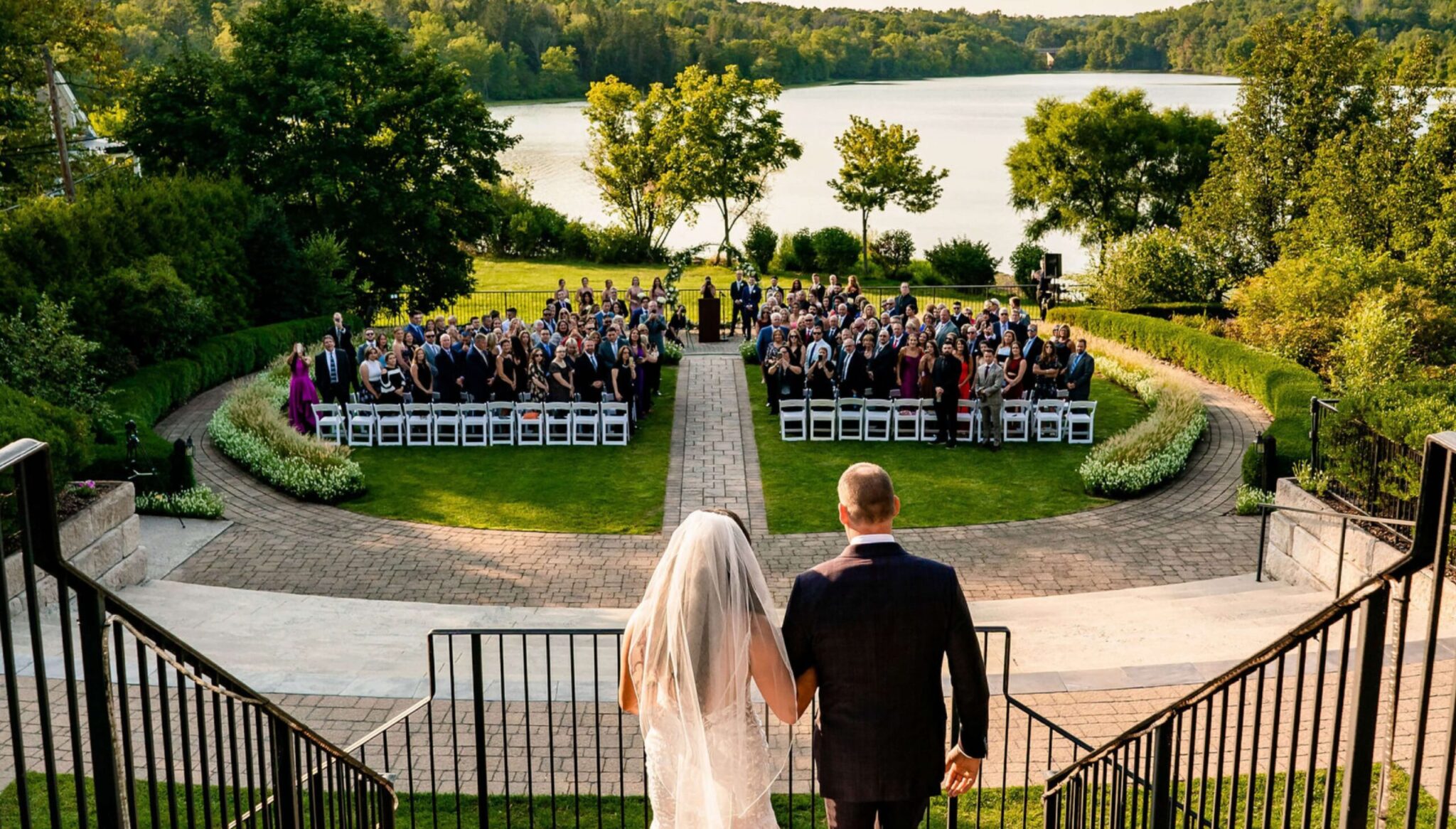 The Lake House Inn in Perkasie PA features a beautiful waterfront ceremony.
